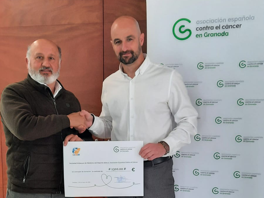 SAMEDE entrega donativo a la AECC en Granada